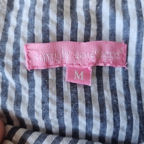 SIMPLY SOUTHERN Seersucker Ruffle Striped Flutter Sleeve Top Medium Coquette - Picture 9 of 9